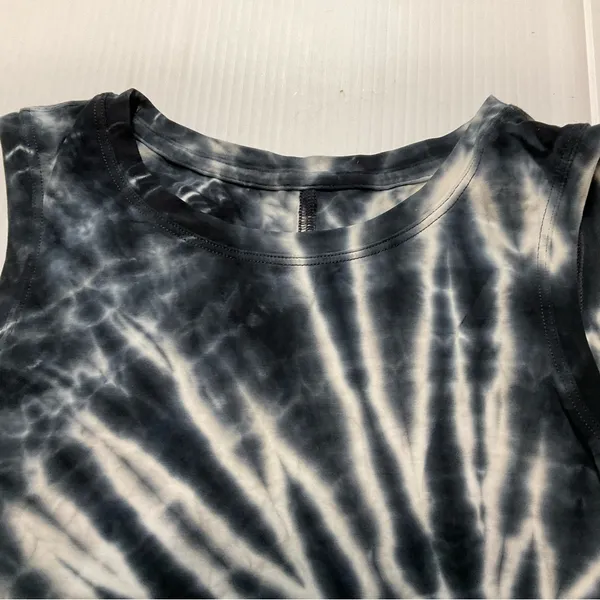 Lululemon LA Front Cut-Out Crop Top Black White Tie Dye Sz S - Image 3