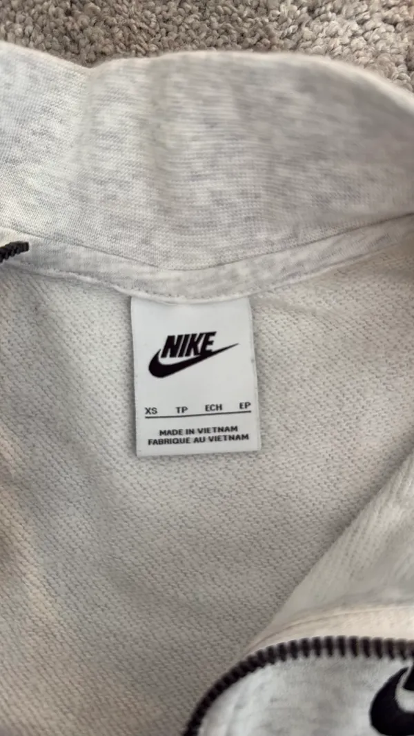 Nike Women's Light Gray Half-Zip Cropped Hoodie - Image 3