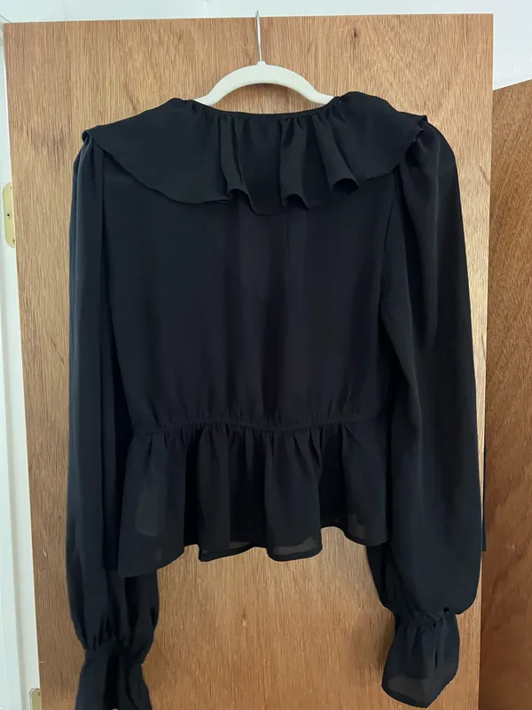 Abercrombie and fitch ruffled v neck blouse - Image 6