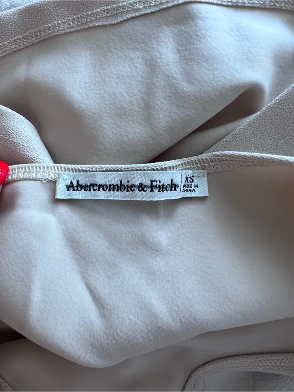 Abercrombie & Fitch One-Shoulder Cropped Tank Top in Light Beige - Image 3