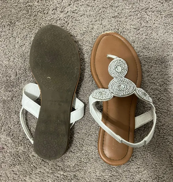 White Sandals Size 7.5 - Image 2