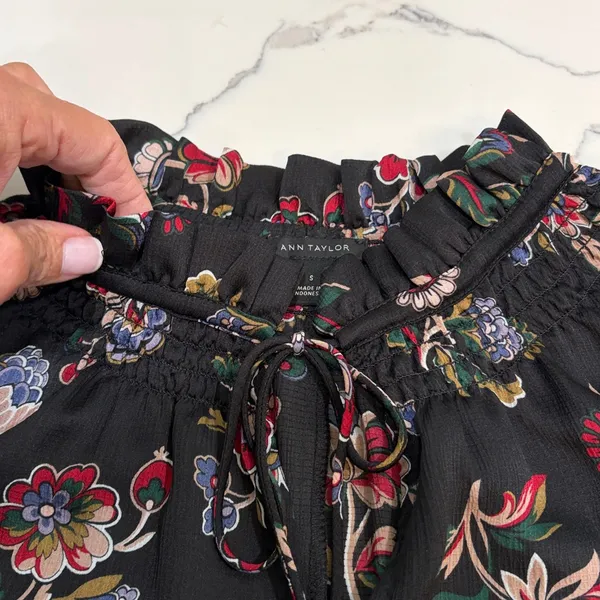 Ann Taylor long sleeve black with floral design blouse - Image 5