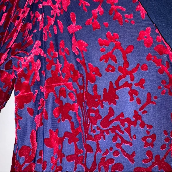 Vici blue and red floral velvet boho bell sleeve blouse size large - Image 10