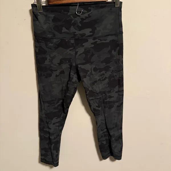 Lululemon Align Crop *21" Incognito Camo Multi Gator Green- Size 10 - Image 3