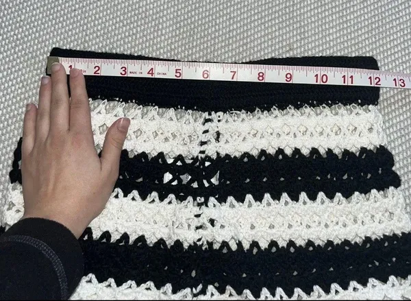 Tularosa Black And White Stripe Crochet Revolve Shorts Sz Sm - Image 3