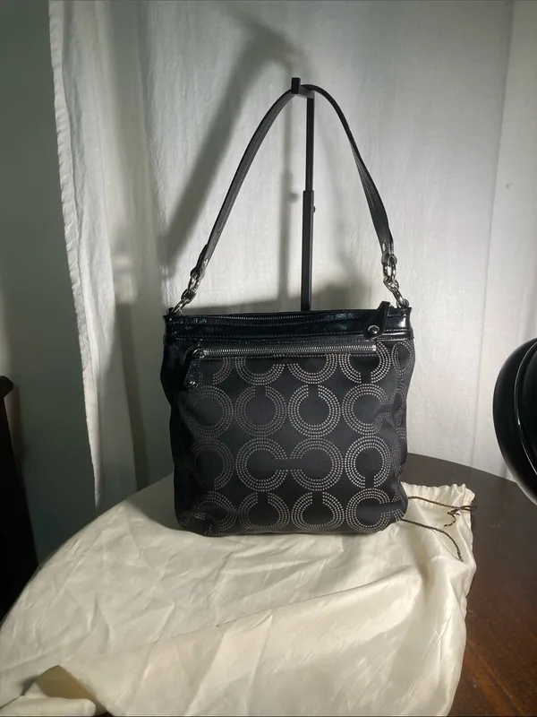 Coach Ashley Dotted Op Art shoulder bag made of jacquard fabric and leather - Image 6