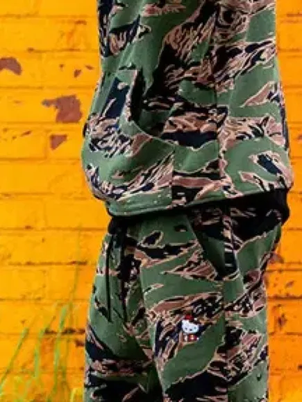 Hello Kitty X Staple Pigeon Camo Sweatpants- XL - Image 9