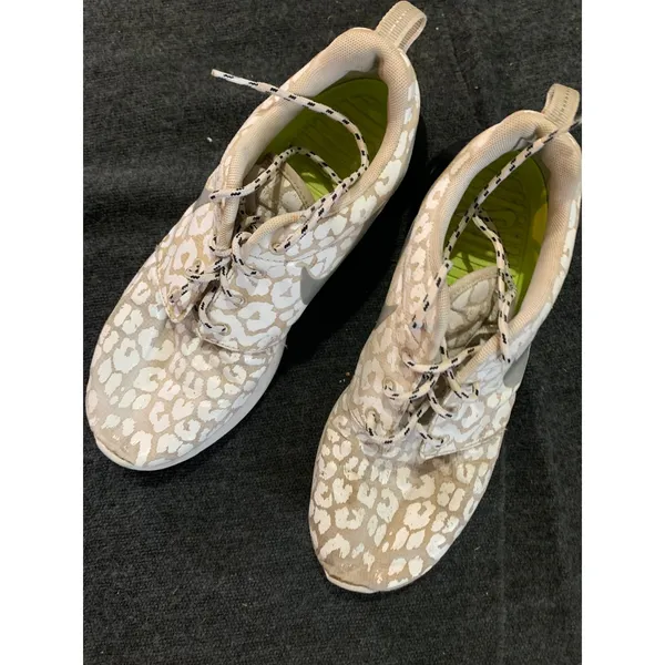 Nike Roshe One Leopard Print Casual Sneakers Women's‎ Size 8 Athletic Shoes - Image 2