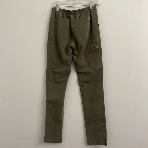 Figs woman olive green cargo scrubs size XS/T - Image 4