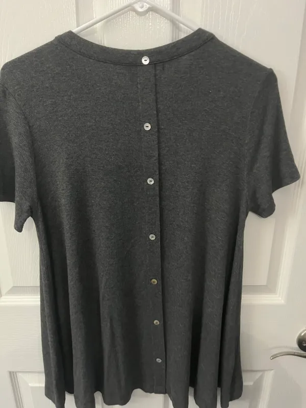 cha cha vente size medium grey short sleeve top - Image 4