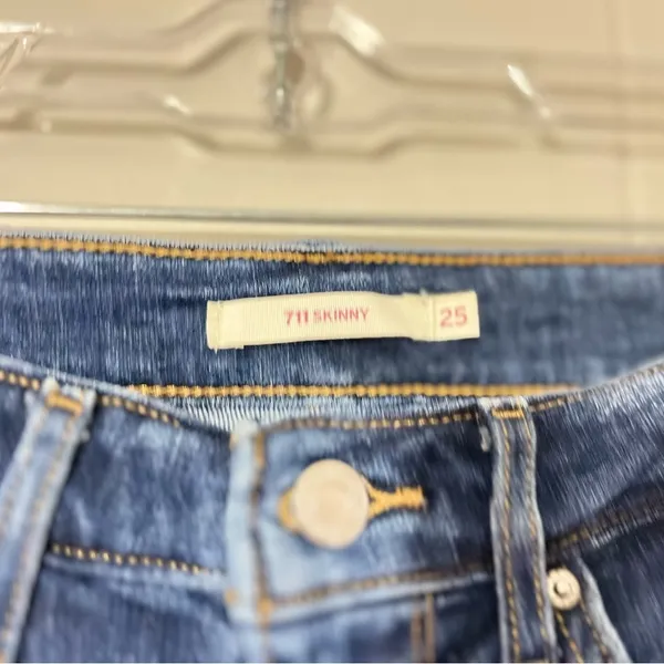 Levi’s 711 Skinny Jeans Women’s Size 25 Distressed Stretch Mid Rise Raw Hem - Image 4