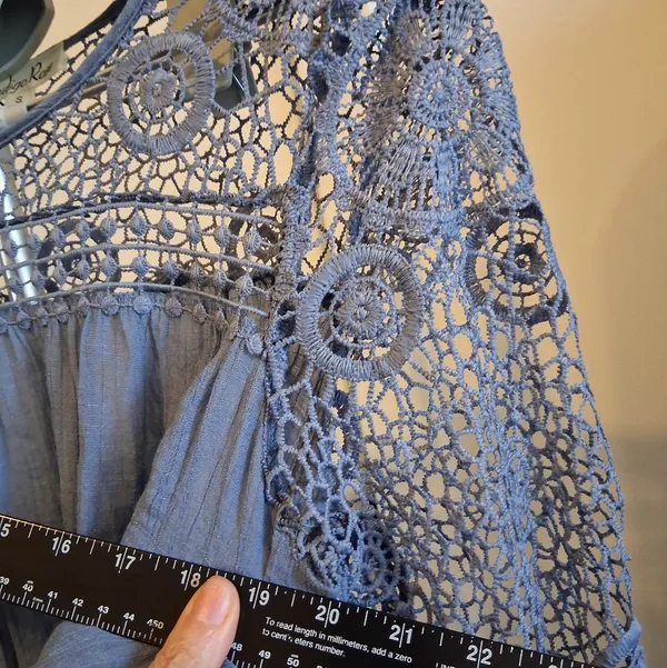 NEW Indigo Rose Delicate Dusty Blue Crochet Women's Top 3/4 Sleeves size Small - Image 3