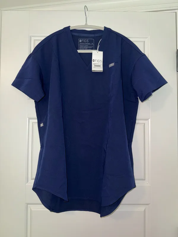 FIGS Navy Halle V-Neck Short Sleeve Tunic Scrub Top - Image 6