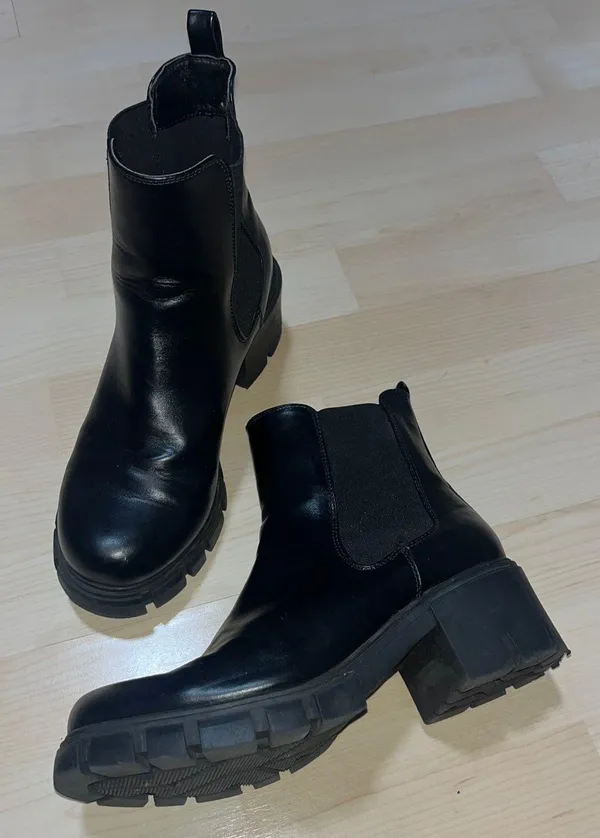 Madden Girl Women’s Tessa Chelsea Black Boot - Image 5