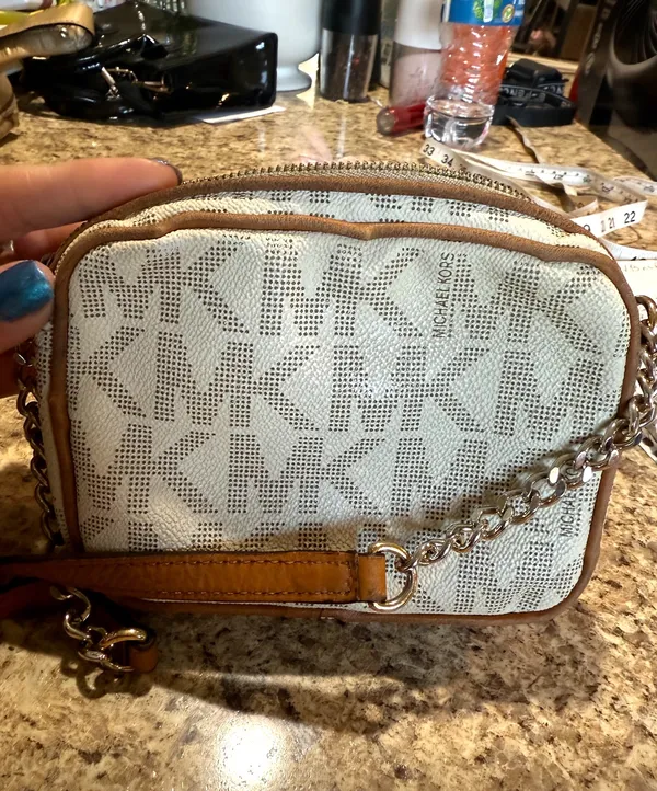 Crossbody - Image 2