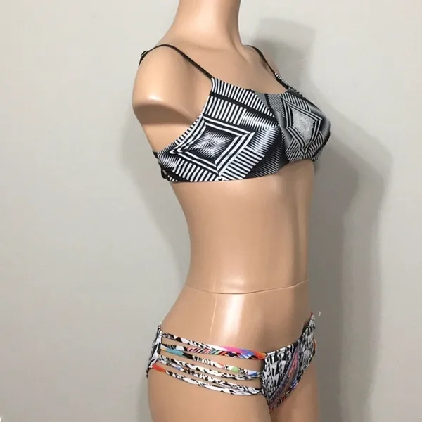 PILYQ Geometric diamond top and strappy bottom.D-cup/S-bottom - Image 5