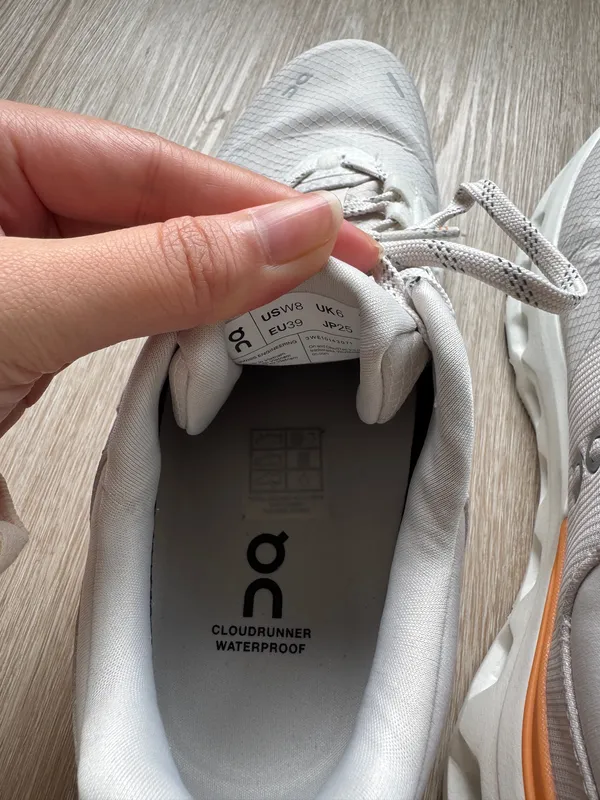On Cloud Running Shoes cloudrunner waterproof   - Image 3