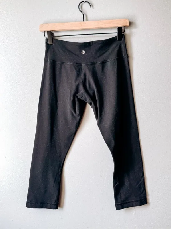 Lululemon Black High Rise Crop Leggings Size 6 - Image 2