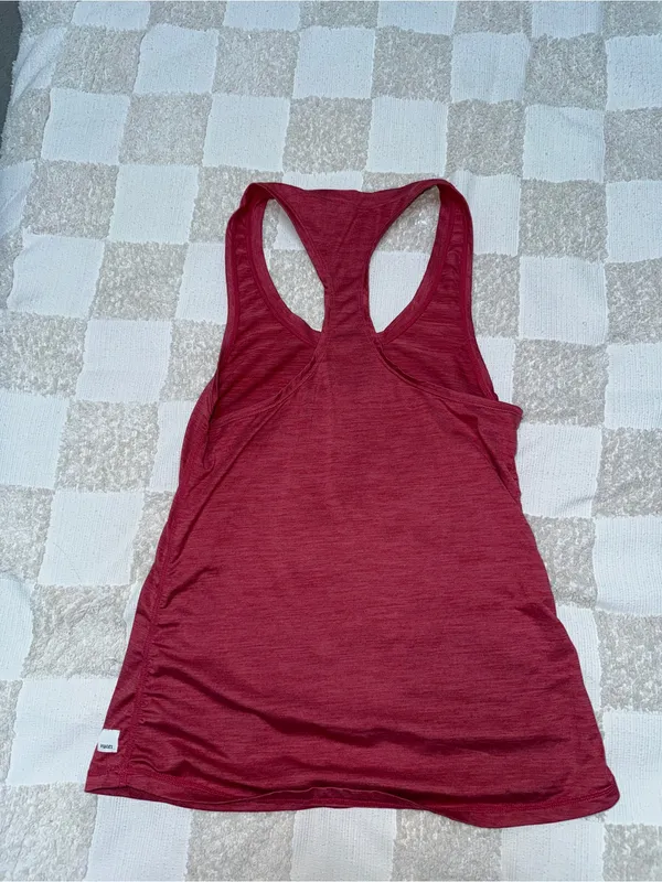 Vuori Women's Lux Performance Tank Racerback Slim Fit‎ Rouching on side - Image 4