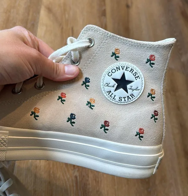 Converse Cream High-Tops with Embroidered Floral Design Size 11 Women’s - Image 6