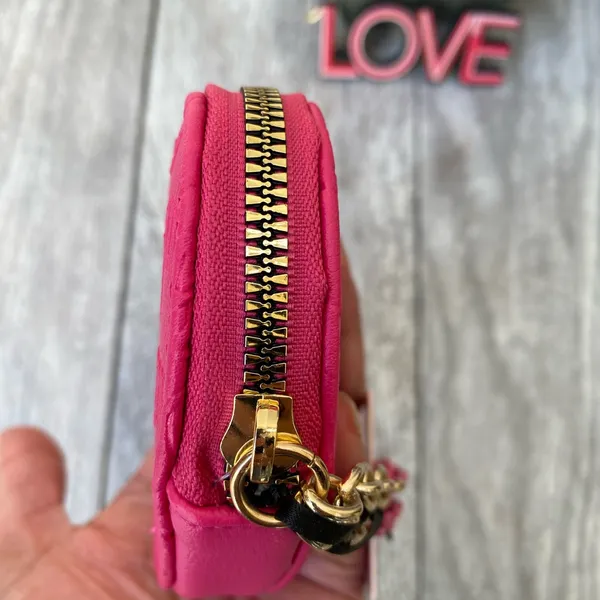 Hot Pink Juicy Couture heart wristlet Embossed - Image 5