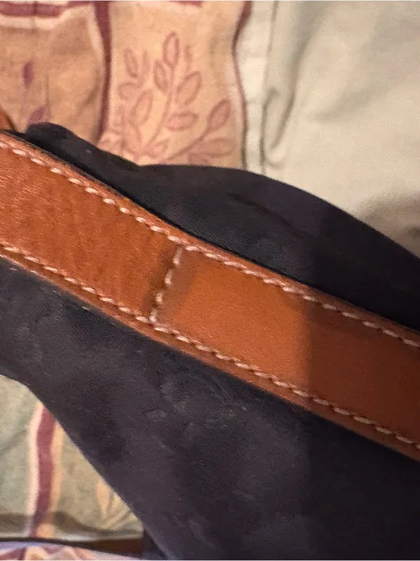 Gucci Gg Crossbody Tote Bag in Navy with Tan Strap - Image 6