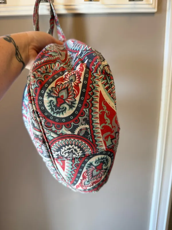 The Vera Bradley Multicolor Floral Paisley Quilted Shoulder Bag - Image 8