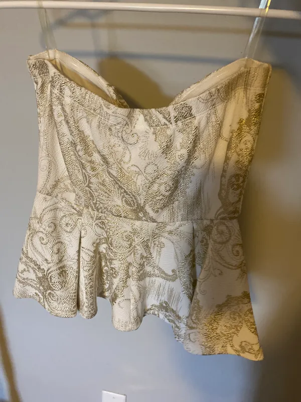 Boutique Strapless Gold And White Top - Image 3
