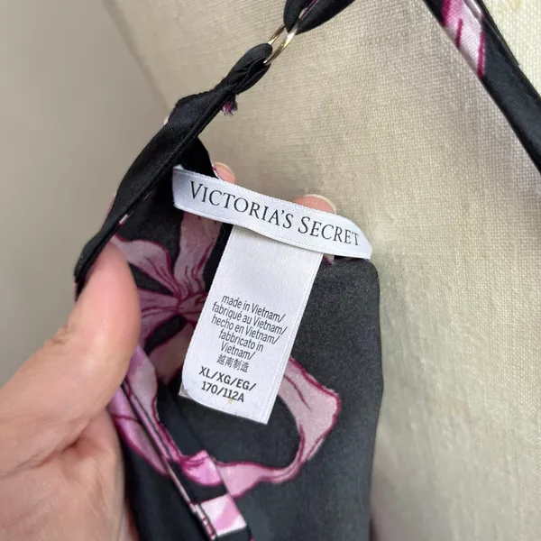Victoria Secret Stain Open Back Black & Pink Bow‎ Cami Size XL - Image 7