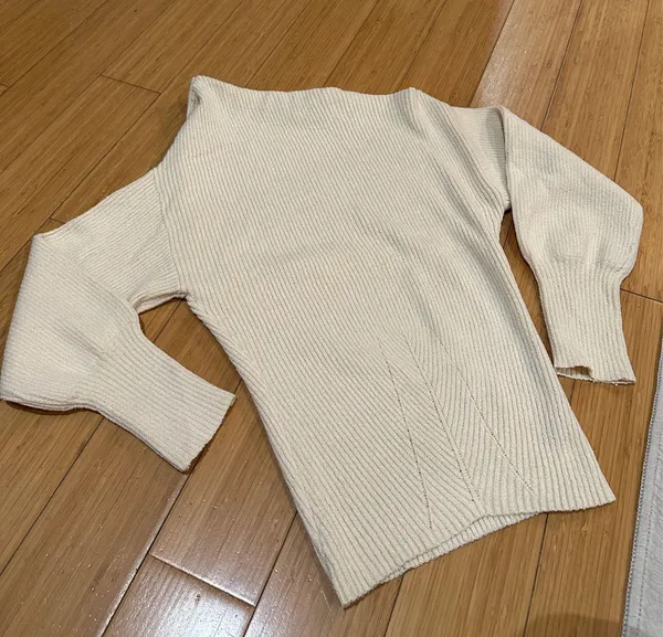 Boutique Off-The-Shoulder Sweater Knit - Image 4