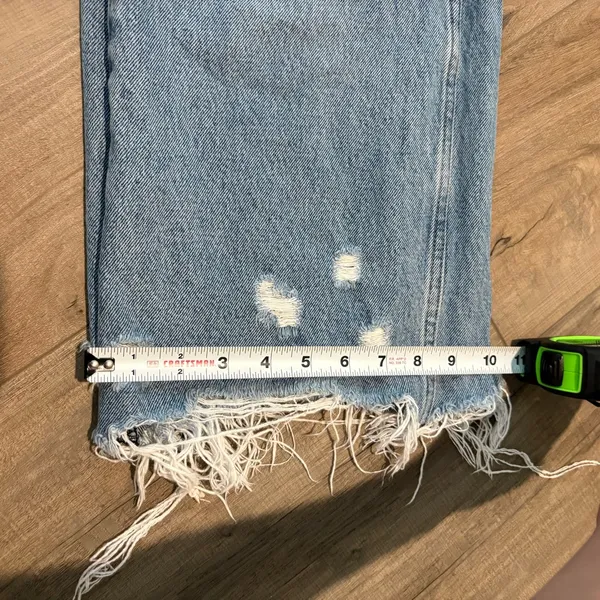 Abercrombie & Fitch Distressed Cropped distressed‎ raw hem mom jeans light 26 - Image 9
