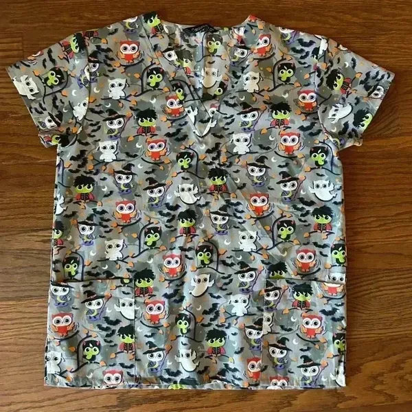 Halloween V-neck Scrub Top Owls Bats Witches Two Pockets Size Medium Medical Vet - Image 9