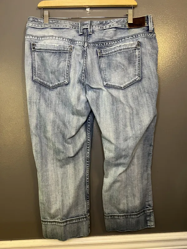 Express Stella Crop Jeans Womens 12 Light Wash Blue Cuffed Cropped Denim - Image 4