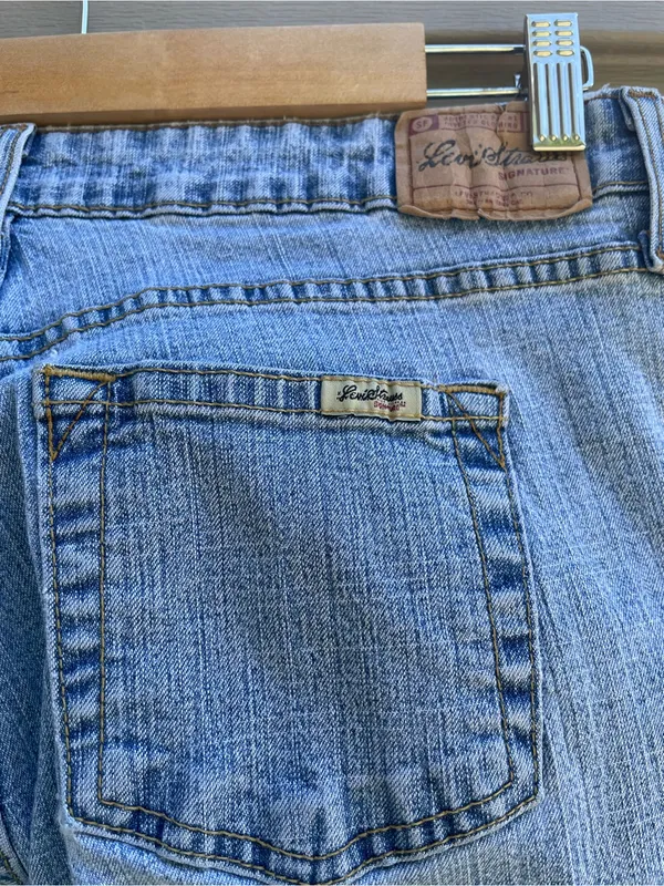 Y2K Levi’s Strauss stretch low rise bootcut Light Wash Women’s Jeans, size 6 - Image 3