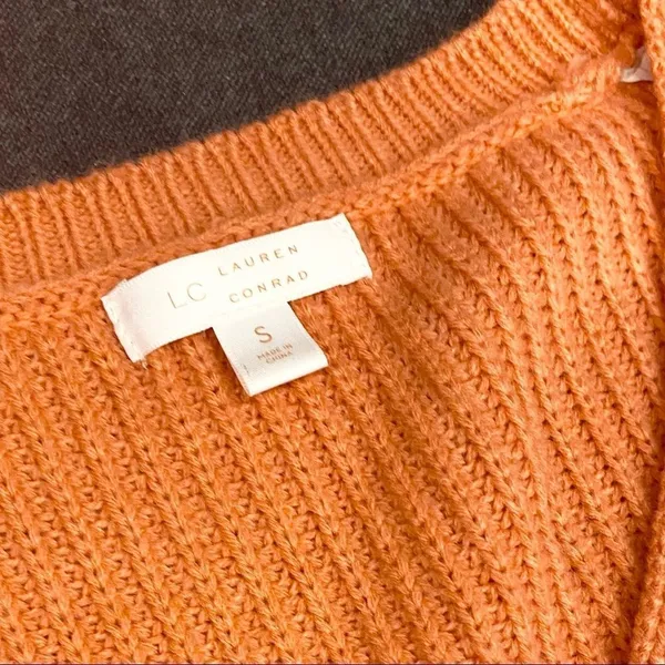 LC Lauren‎ Conrad V Neck Coral Knit Bell sleeved Sweater Size S Feminine - Image 5