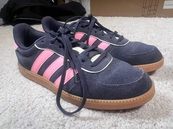 Size 7 Adidas Sambas - Image 2