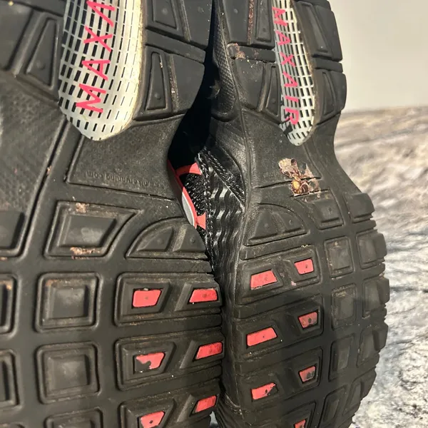 Nike Women's Black and Pink Athletic Shoes - Image 8
