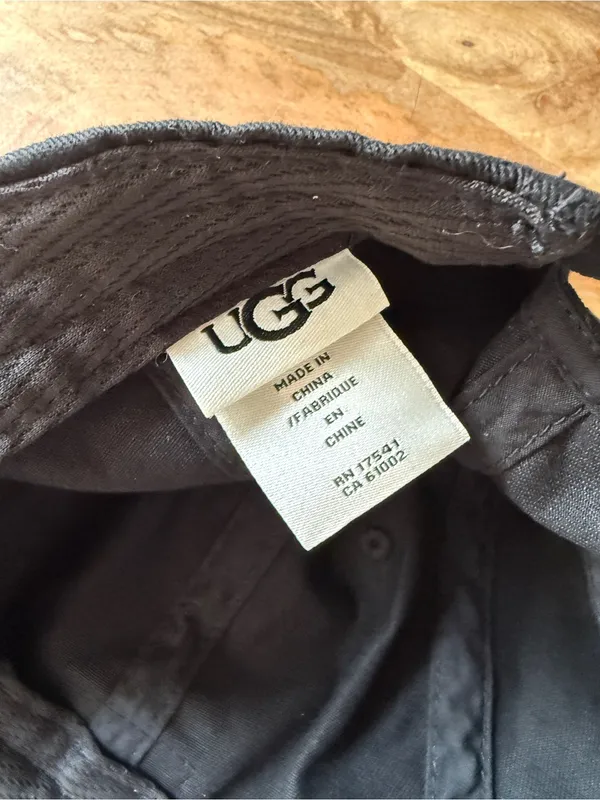 UGG Black Logo Cap - Image 4