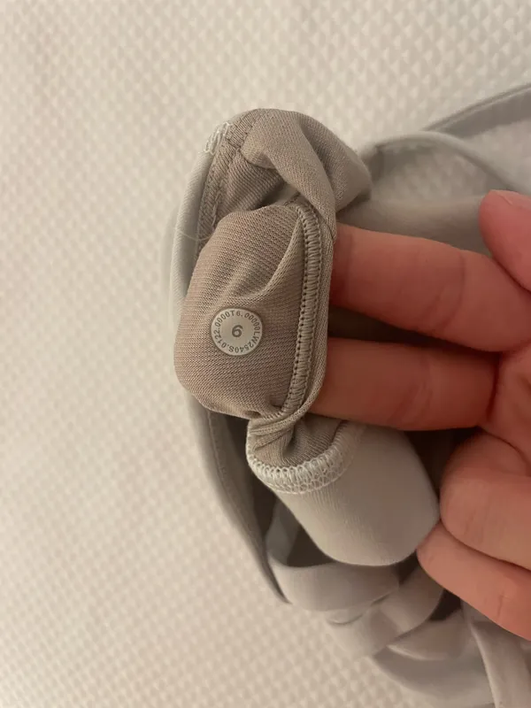 White Lululemon sports bra - Image 3