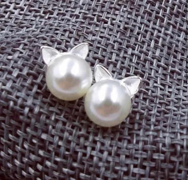 Pearl cat ear earrings - Image 2