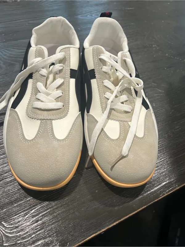 DE Florance Casual White and Beige womens Trainer with Black Accents - Image 3