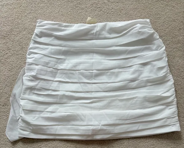 Abercrombie & Fitch White Mini Skirt Ruched Ruffle Medium - Image 4