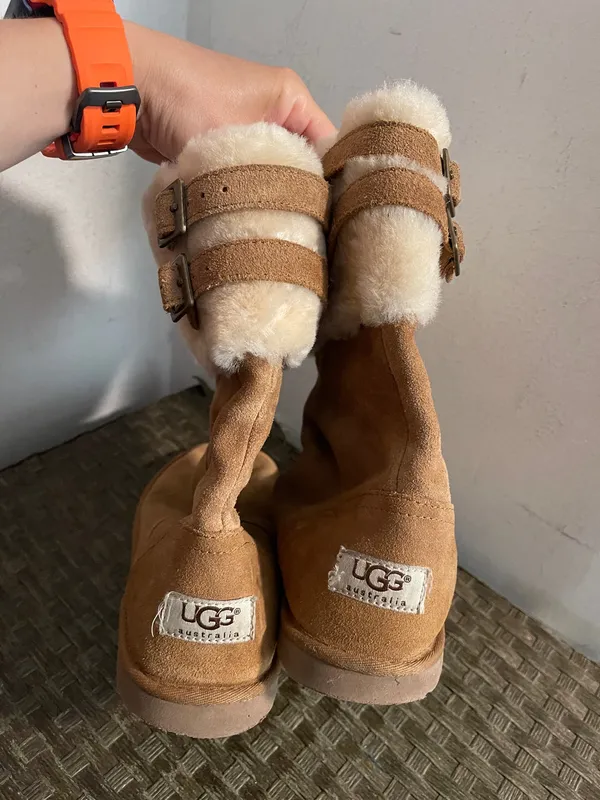 Womens Ugg boots 6 read desc - Image 4
