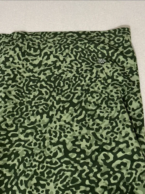 Athleta Olive Green Camo-Pattern Short Sleeve Tee - Image 6