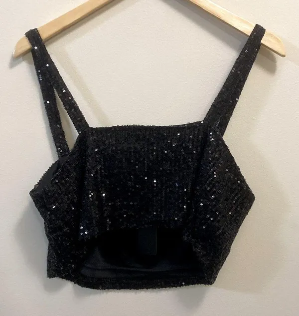 Hunter & brown black sequin cropped top size large - Image 4