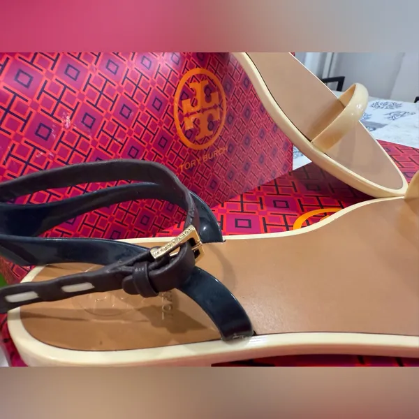 Tory Burch Strap Rubber Sandals size 8 - Adorable! GUC! - Image 7