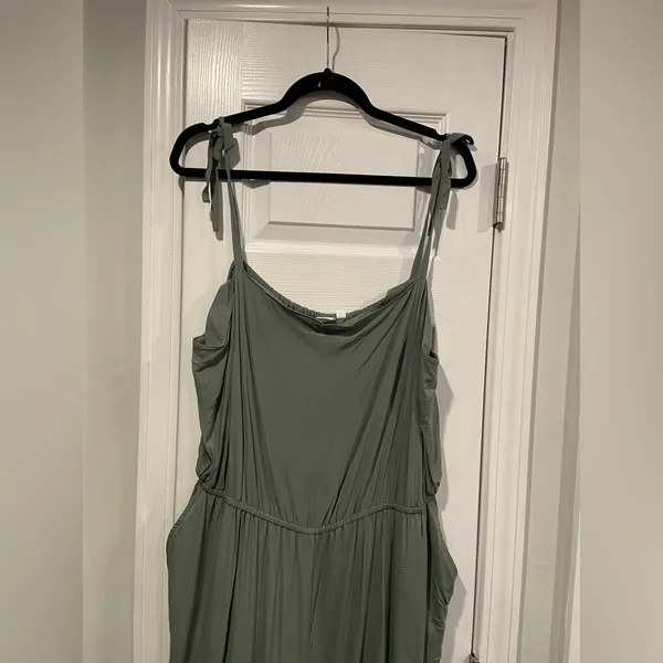NWT Gap Size XXL Sage Green Adjustable Strap CroppedWide Leg Flowy Romper - Image 4
