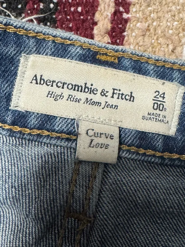 Abercrombie high rise mom Jean - Image 3