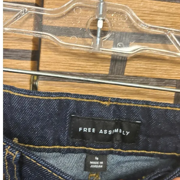Free Assembly Dark Wash Barrel Leg Jeans Size‎ 4 - Image 6