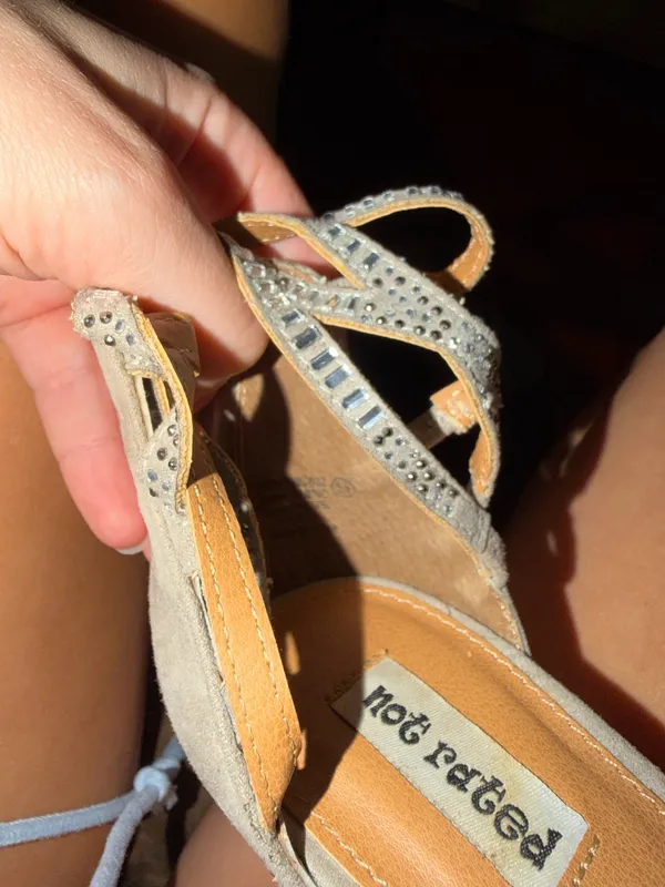Wedge grey heels not rated - Image 6